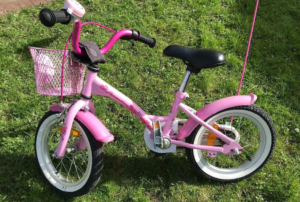 Kinderfahrrad Test 12 Zoll pinkes Fahrrad